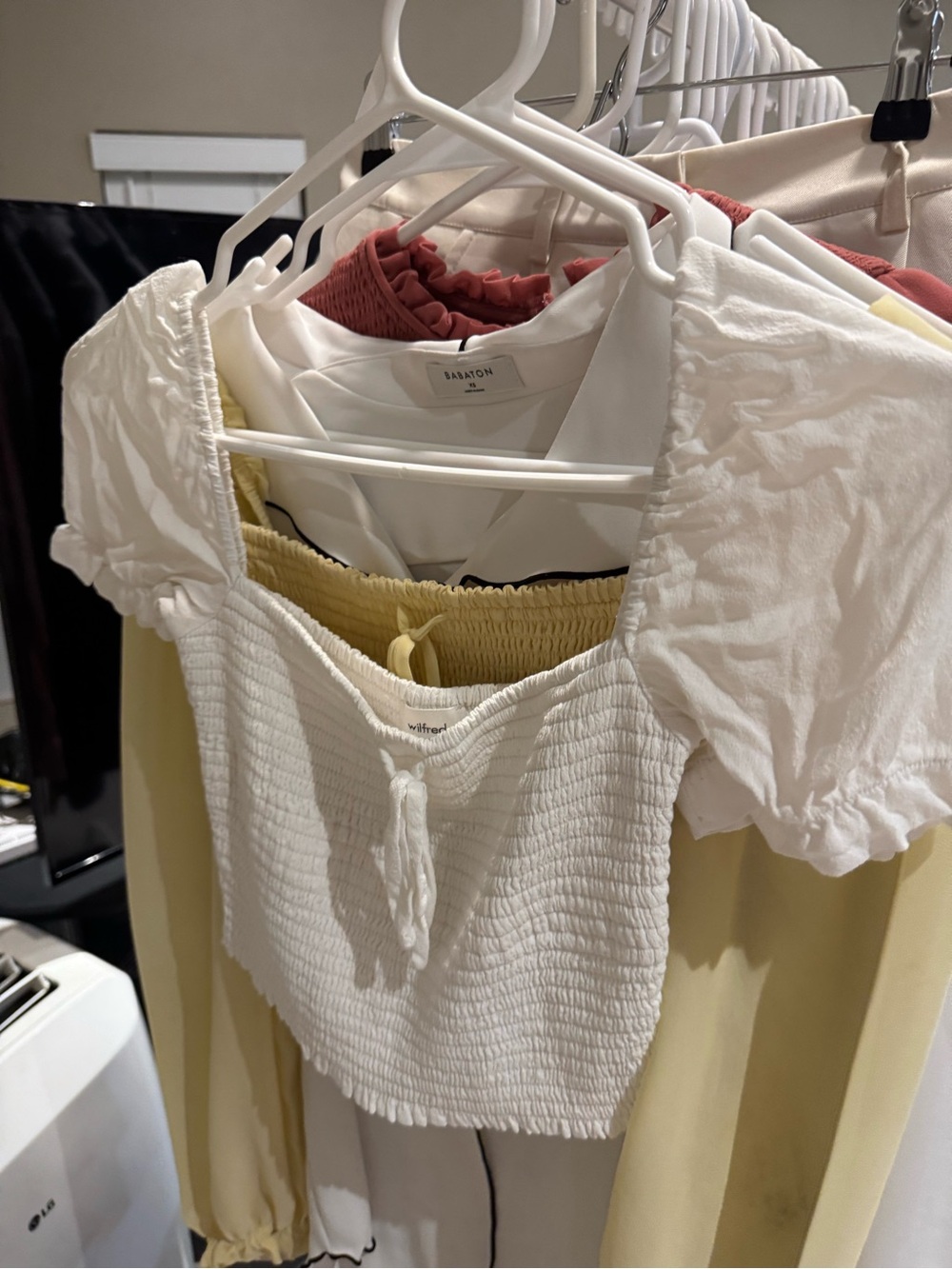 Aritzia Wilfred White Smocked Puff-Sleeve Crop Top Size XS